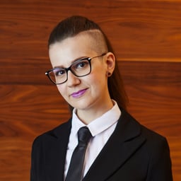 Ema Mendusic Skugor 